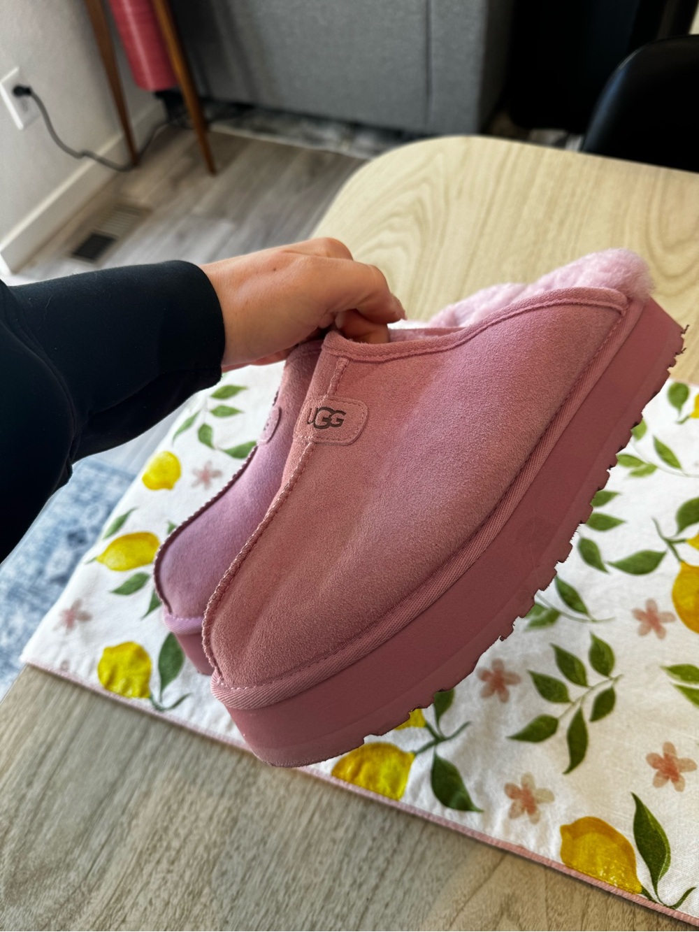 UGG Women's Lavender Suede Platform Mule Size 10 - Picture 3 of 9